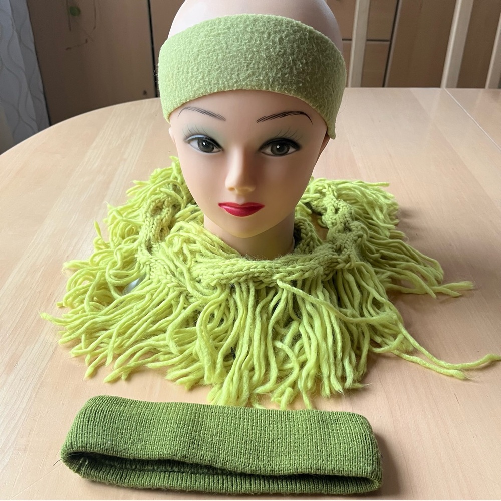 Charlotte Russe infinity scarf - like green with fringe - w 2 winter headbands